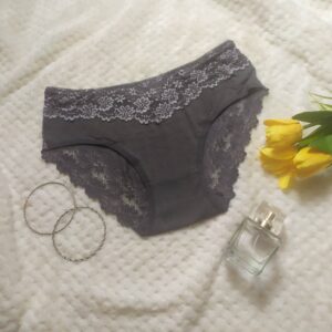 Figi bawełniane z koronką