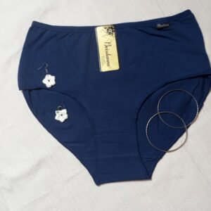 Majtki damskie bawełniane w kolorze granatowym.