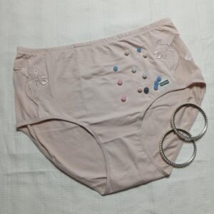 Majtki damskie - duży rozmiar beżowe.