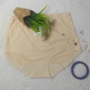 Majtki modelujące z wysokim stanem - beżowe.