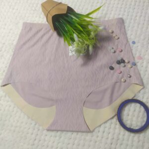 Majtki modelujące z wysokim stanem - jasny fiolet.