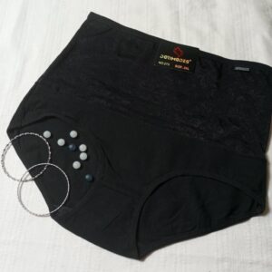 Majtki ściągające z bawełny.