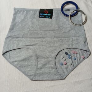 Majtki ściągające z bawełny.