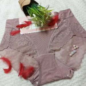 Majtki modelujące pośladki.