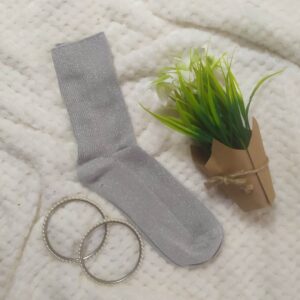 Skarpetki ze srebrną nitką.