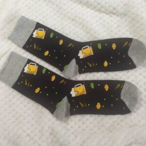 Skarpety z motywem kufla piwa.